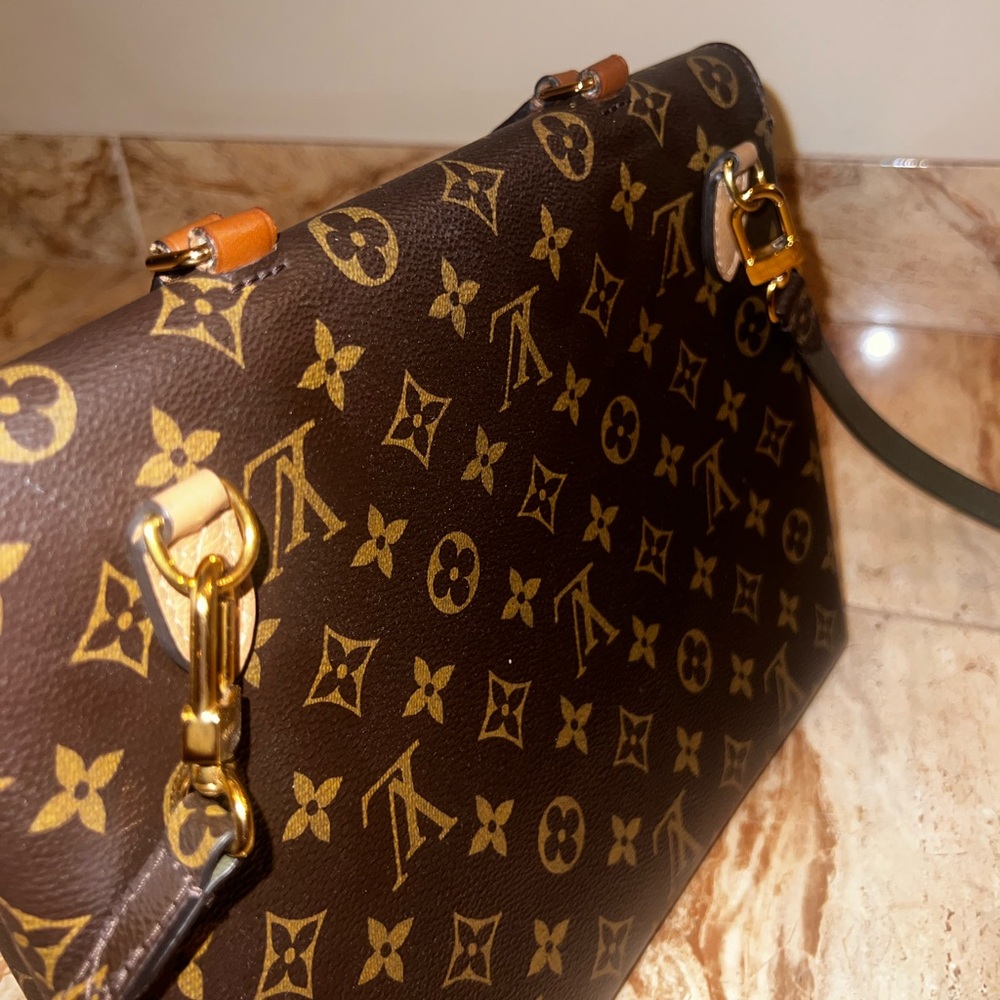 LOUIS VUITTON Crossbody/Handbag *GOOD CONDITION* - Picture 4 of 7